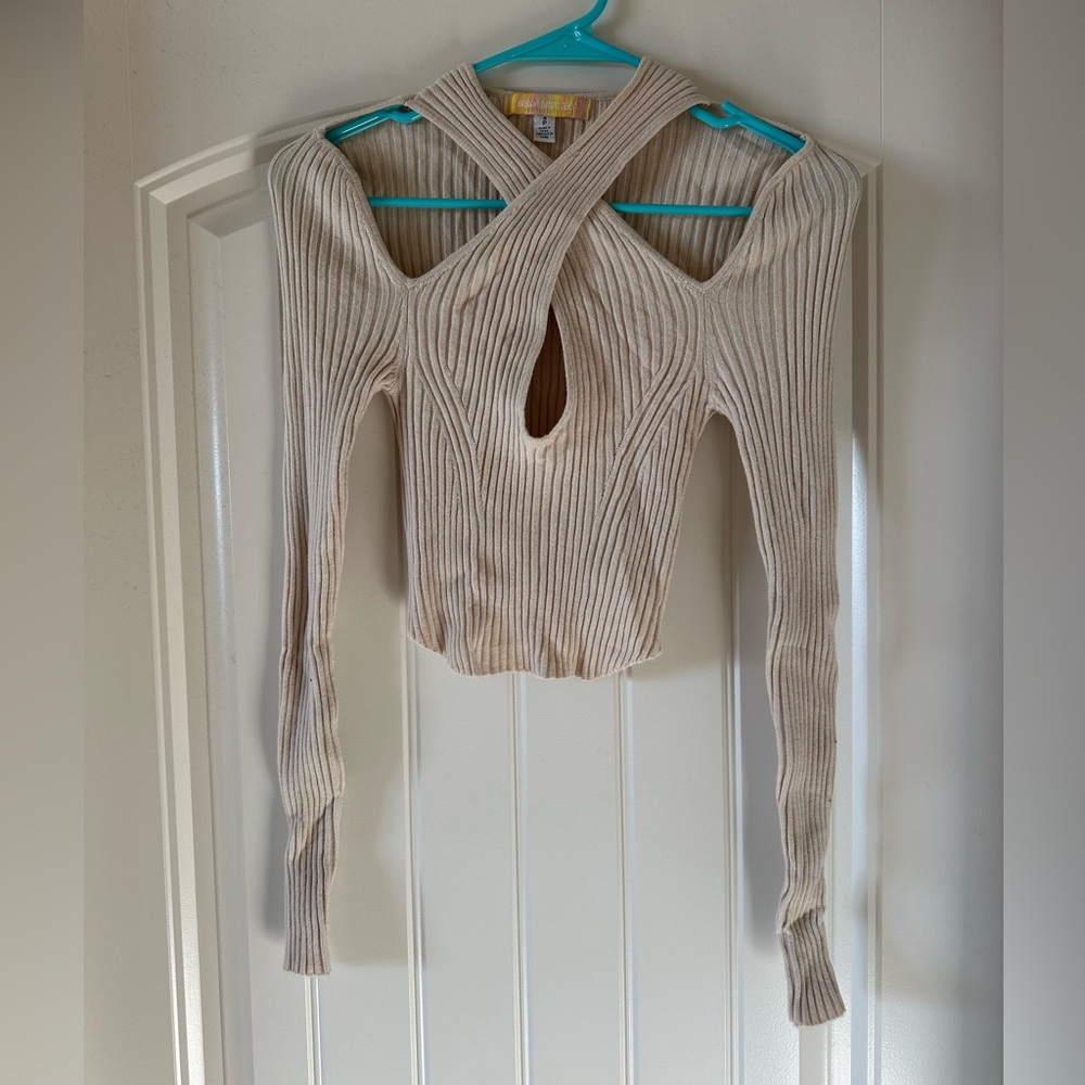 Urban outfitters creme trendy cropped sweater, Size: S